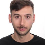 Hola, soy Bruno! Conozco el catalán desde que nací. Te ayudaré a que lo aprendas de una manera entretenida y sencilla.